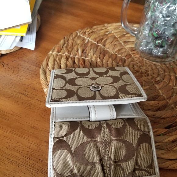 Coach & matching wallet. $150.00 for both - Picture 4 of 5
